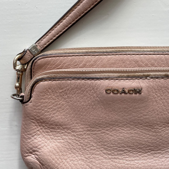Light Pink Leather Coach Wallet/Wristlet - Picture 2 of 6